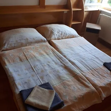 Tuettoes Vendeghaz Bed & Breakfast