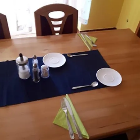 Tuettoes Vendeghaz Panzió 3*